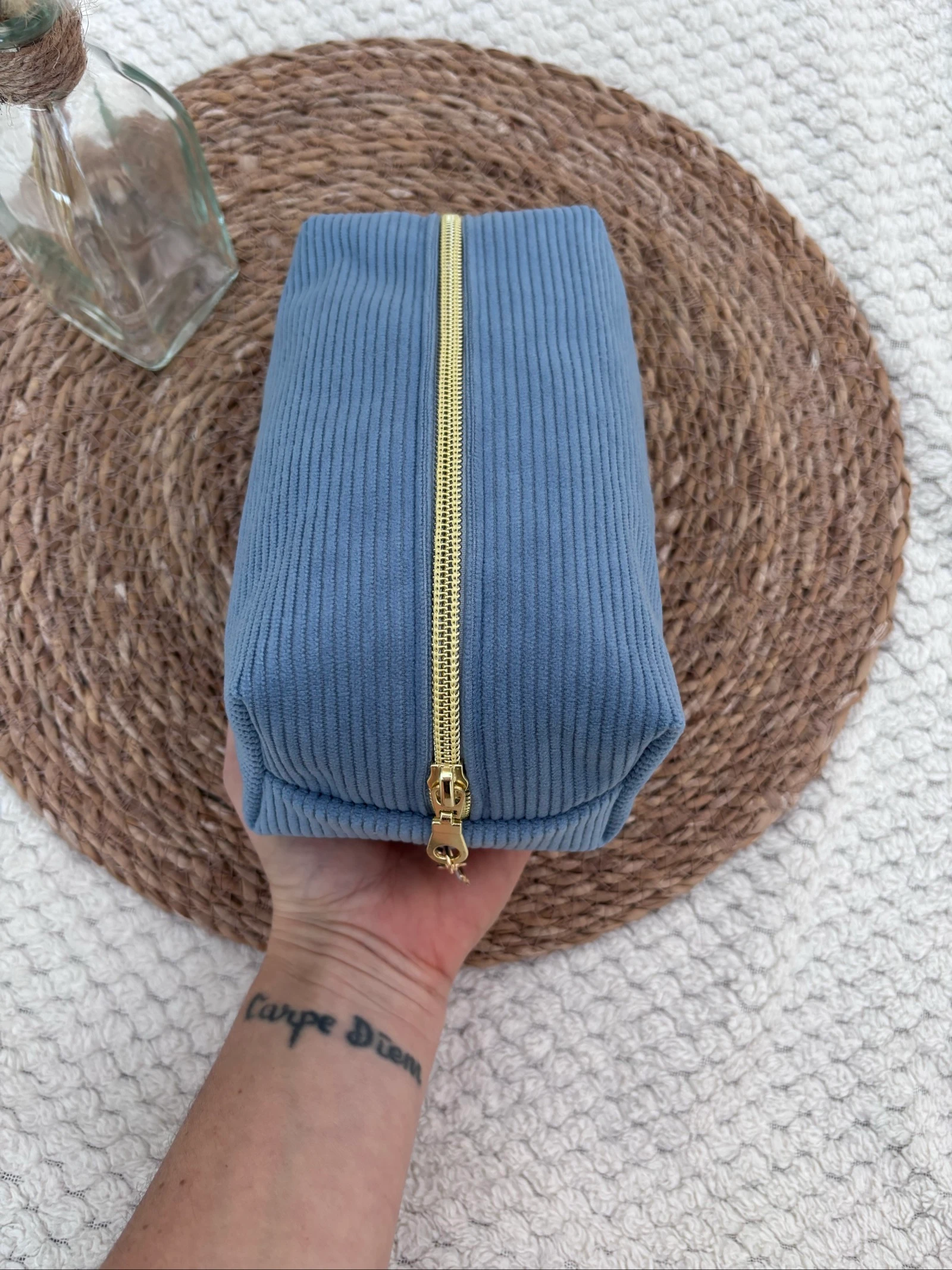 Ribbed Blue Velvet Makeup Pouch – photo 3